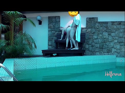 ❤️ Bulla ancillam ad piscinam invitat, sed fervido resistere non potuit Anal porn at la.tuberxxx.ru